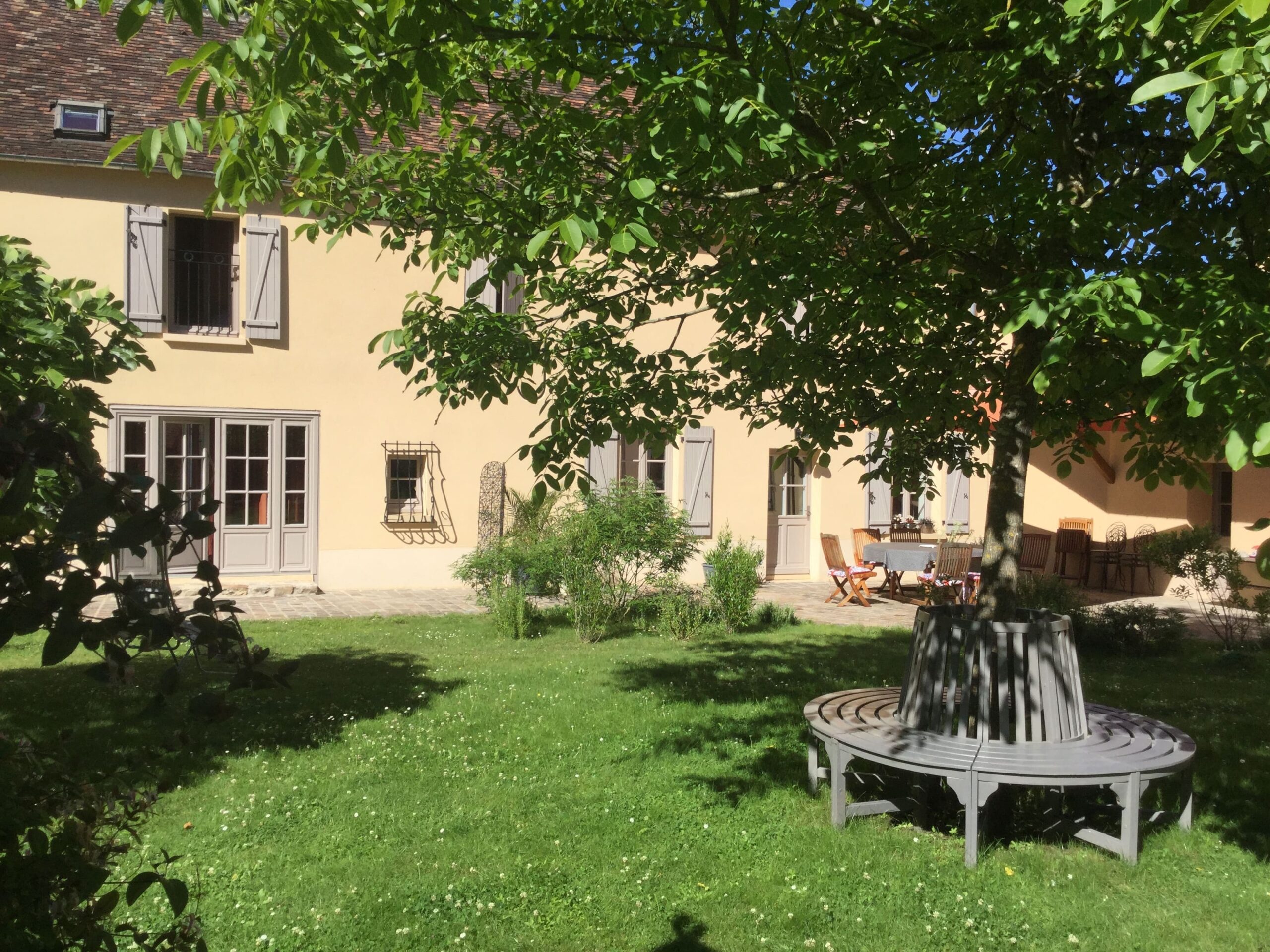 Maison Osélience avec jardin arboré et espace extérieur en pleine nature